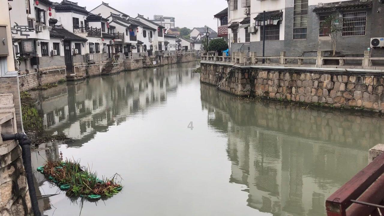 青藏线最高的公路唐古拉山口，海拔5231米，被称为“生命禁区”